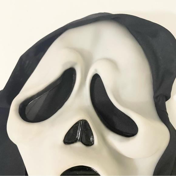 Ghost Face Scream Easter Unlimited Glow In The Dark Mask Halloween - Picture 4 of 15